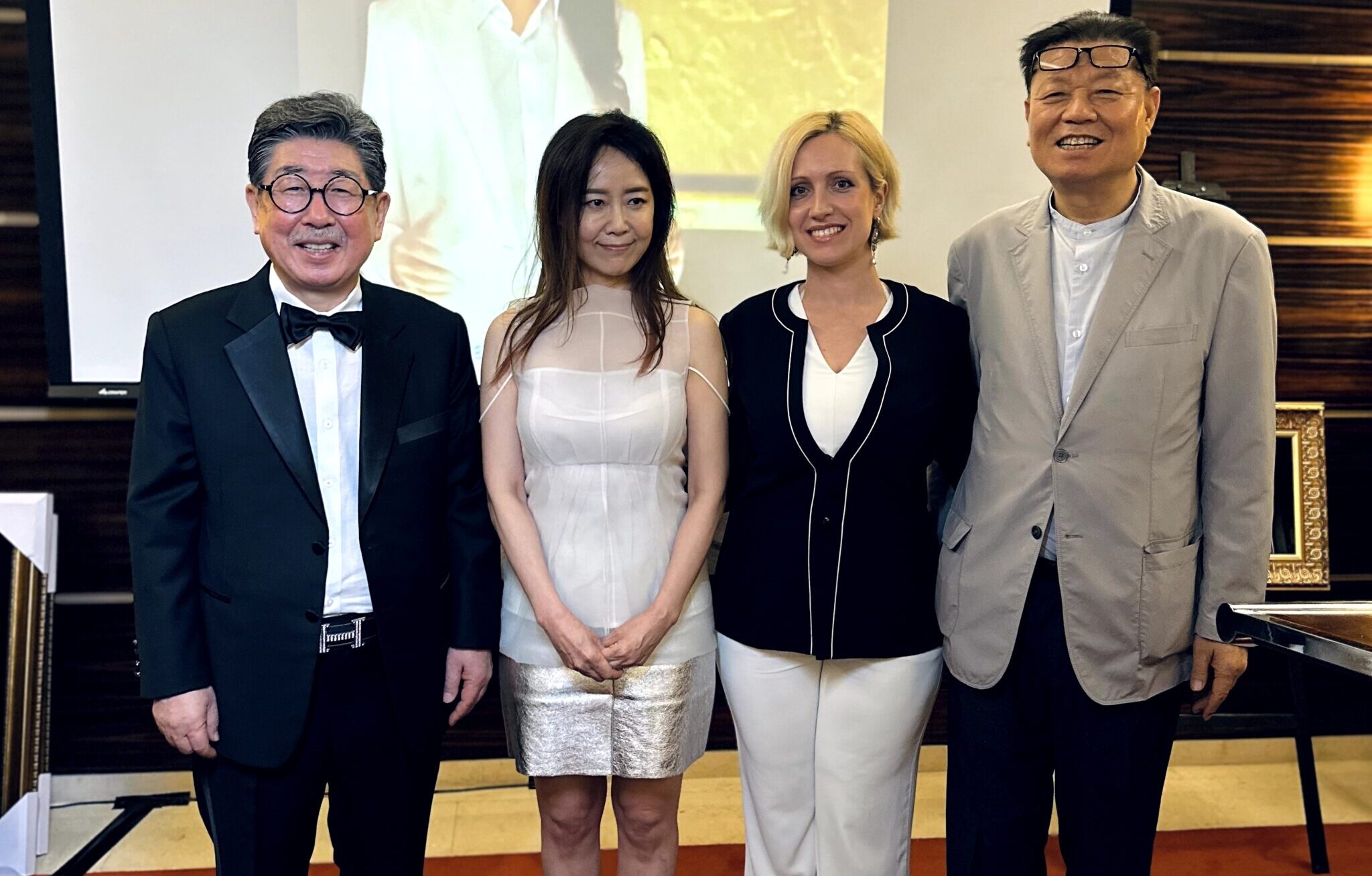 LIGHT OF GOLD by Kim il Tae - Global Trend Monitor